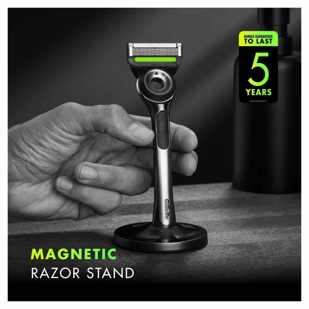 Gillette Labs Exfoliating Razor With Magnetic Docking Stand